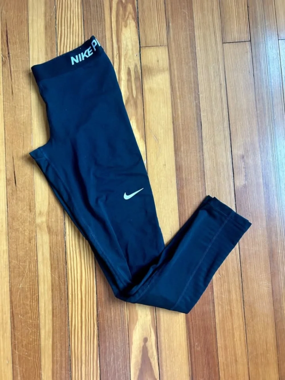 Set of 2 Women's Nike Pro Leggings (M)